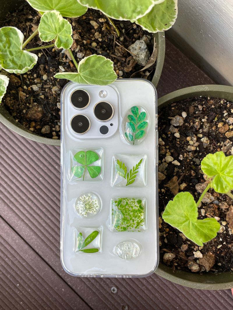  [made] Plant Book Clover Leaf Phone Case