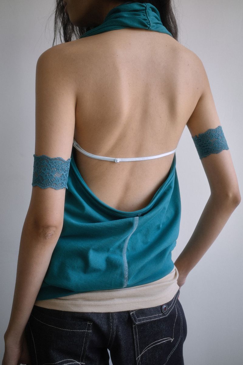 26SS★OPEN-BACK DRAPED HALTER TOP
