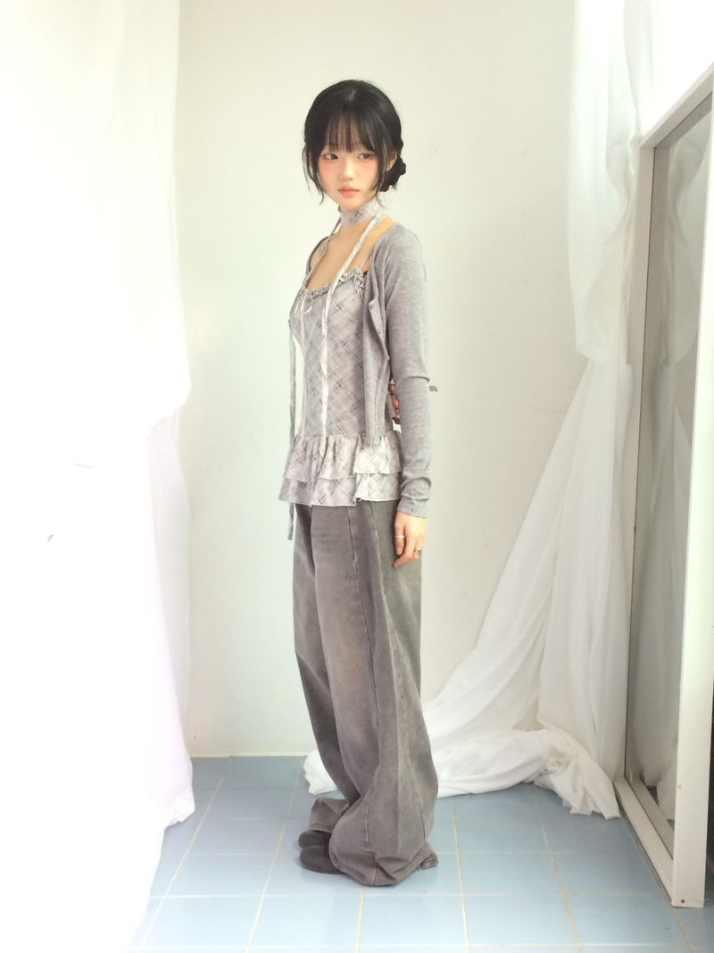 Curved incision balloon pants