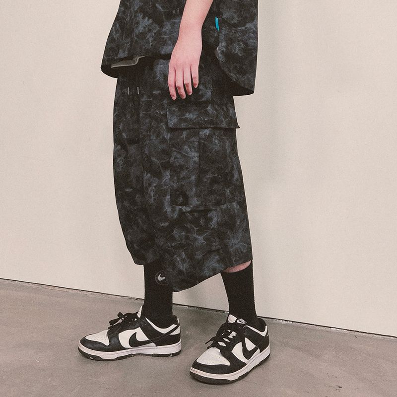 tiedye capri cargo shorts_black
