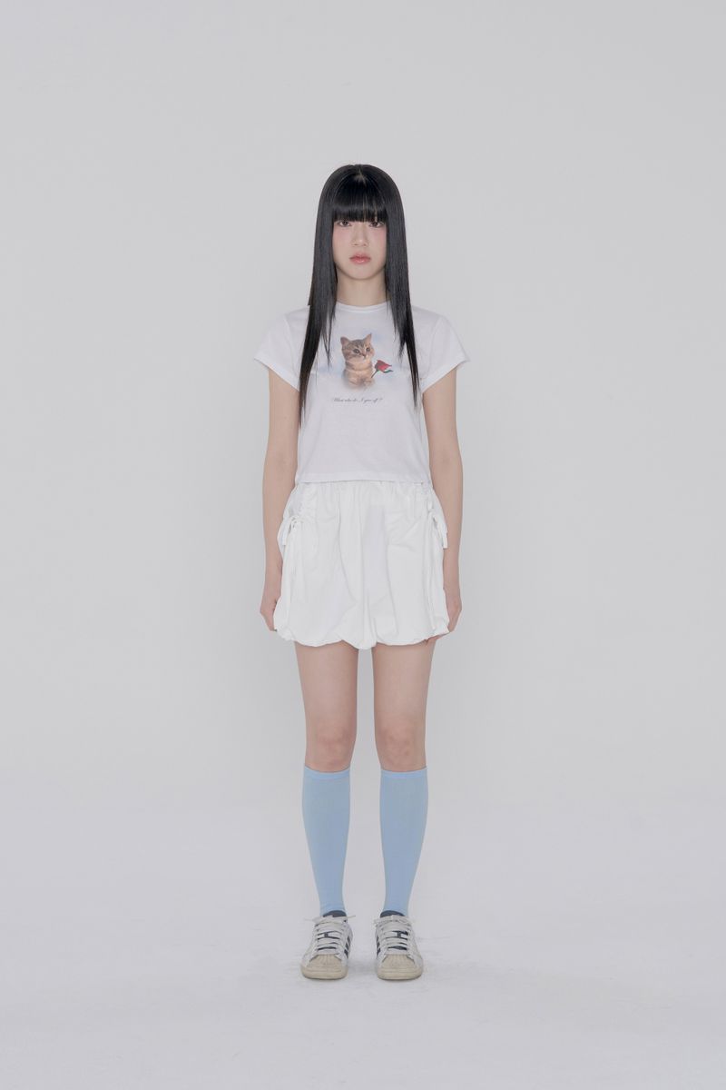 キャット ウィズ ア フラワー Tシャツ