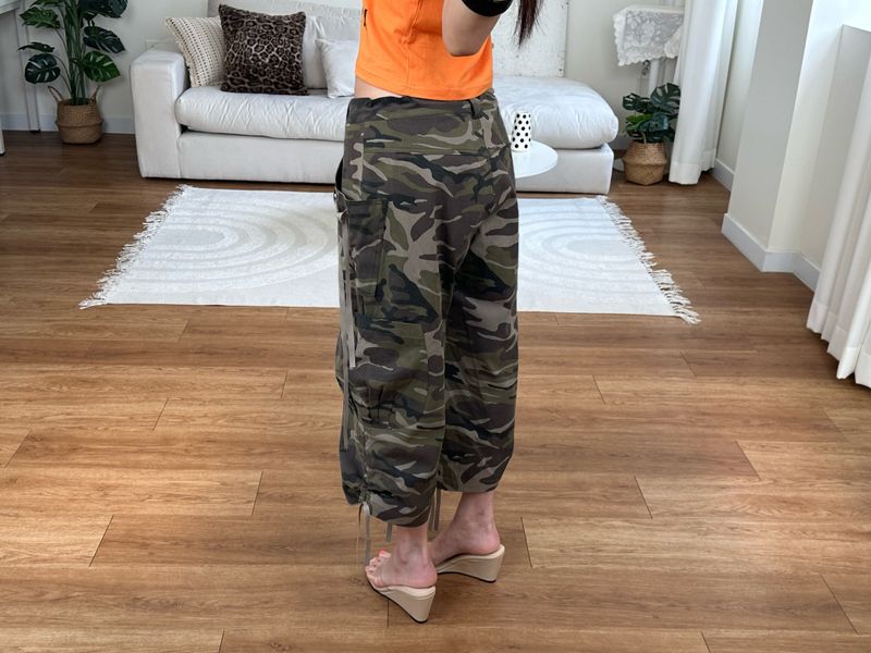 ribbon camo capri pants