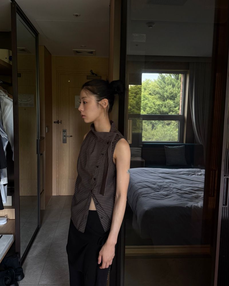 CHECK SLEEVELESS SHIRT