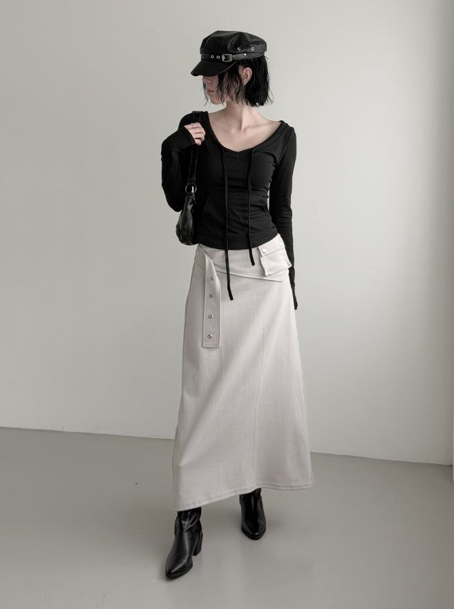 フードストラップVネックTシャツ
