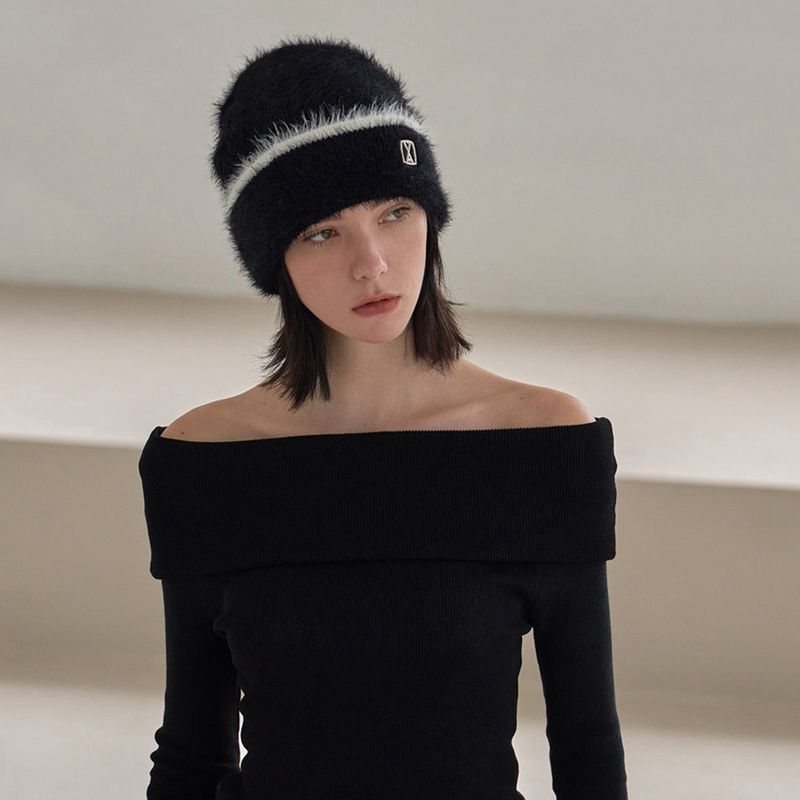 VA Square Stud Hairy Beanie / Black