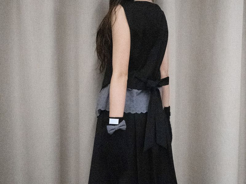 Cherish Bow Vest (black)