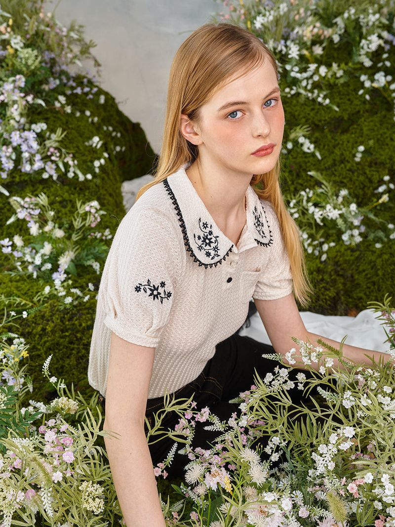 Black Flower Round Collar Knit