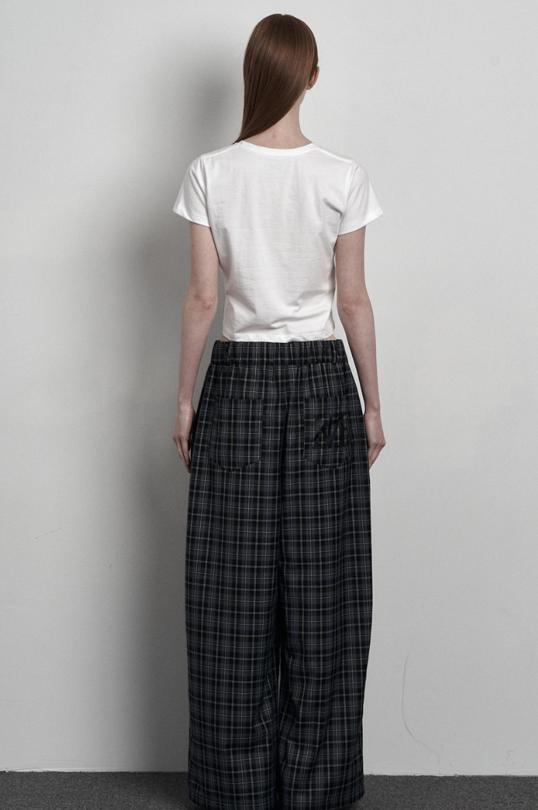 [mnem] olive print cropped t-shirt (white)