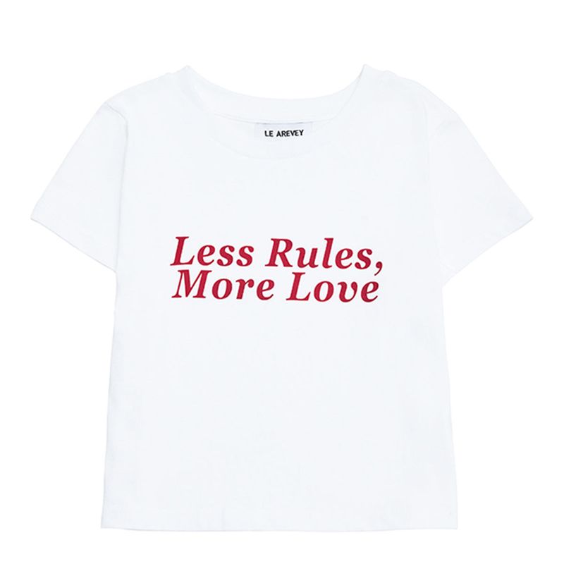LE AREVEY（アルヴェイ）の「LESS RULES MORE LOVE CROPPED WHITE / BURGUNDY [WOMAN]（Tops）」