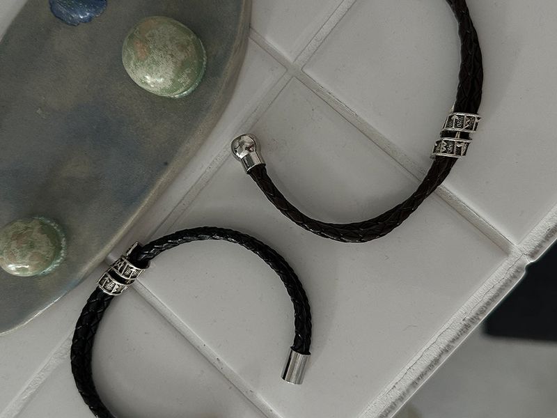 ASCLO（エジュクロ）の「ASCLO Magnetic Leather Bracelet (2color)（Accessories）」