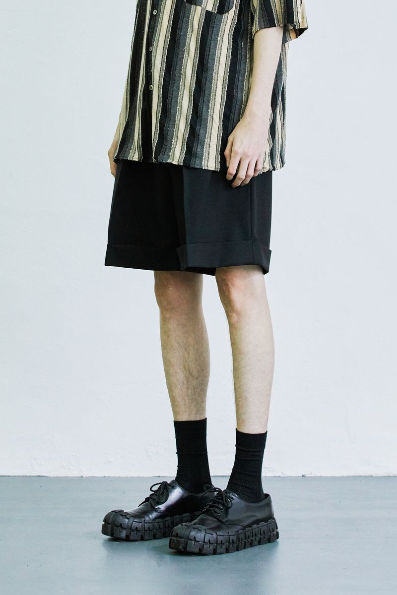 loop stitch turn up half pants black