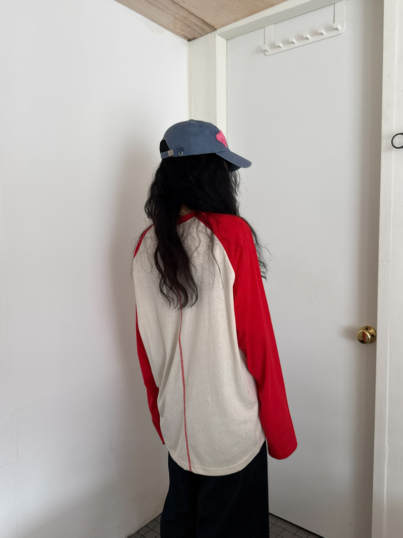 line raglan T