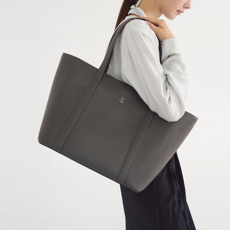 VARZAR（バザール）の「Selon Shopper Bag Large Gray（Bags）」