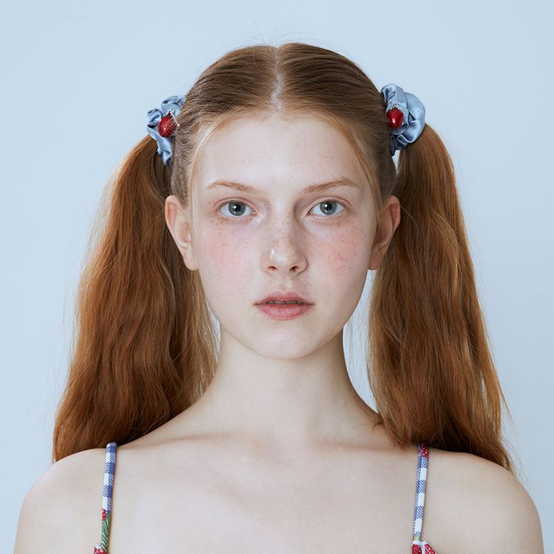 STRAWBERRY SCRUNCHY (BLUE)