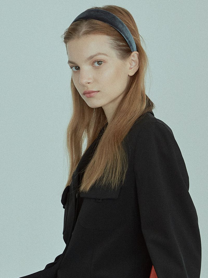 Elizabeth Moments（エリザベスモーメント）の「Charcoal Gray Velvet Headband（Hair Accessories）」