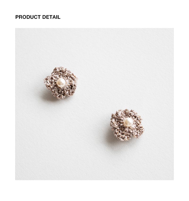 Gleaming knit flower earring (Mocha)