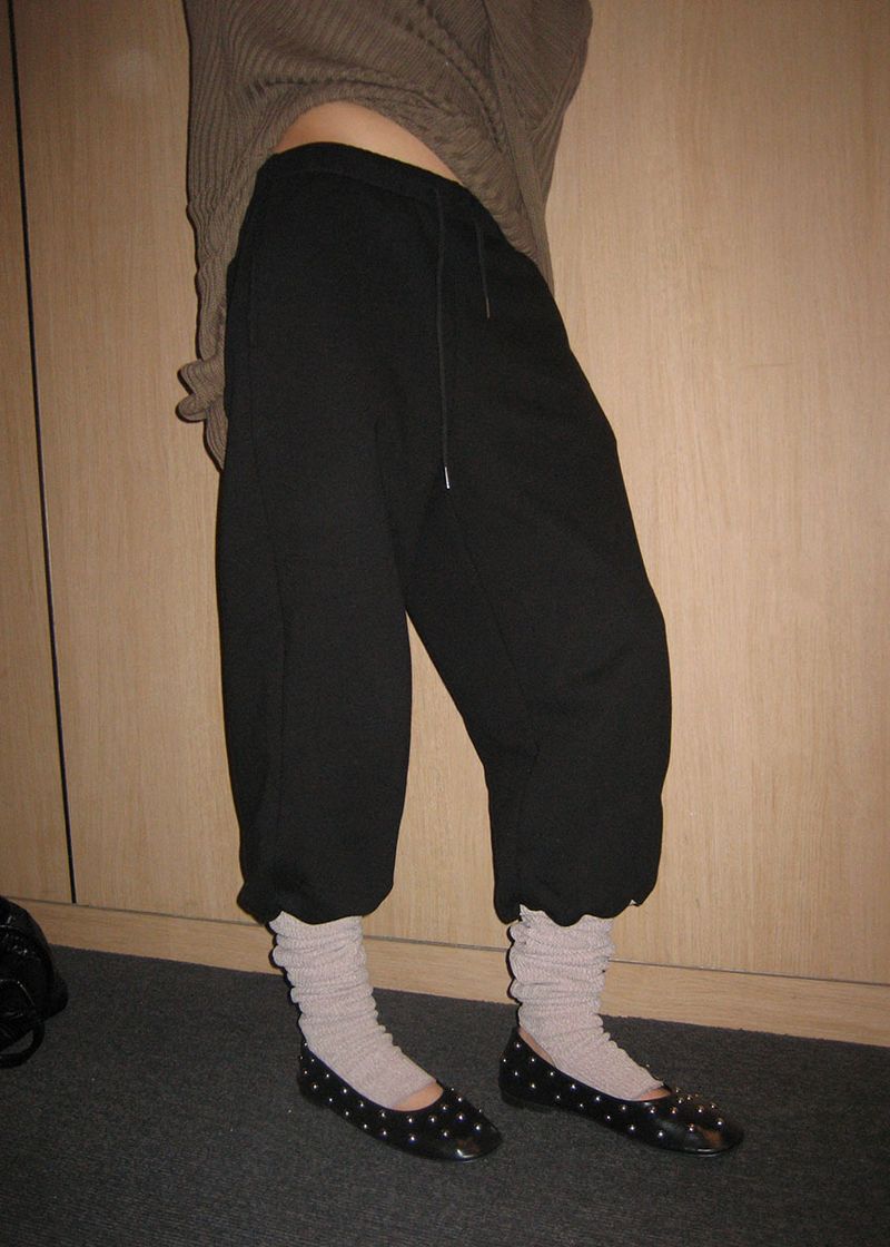 KNEE WARMER SWEAT PANTS