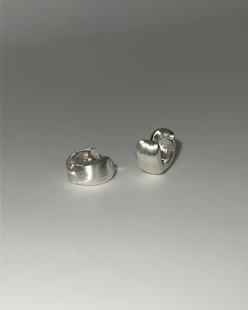 Pale earring (silver)