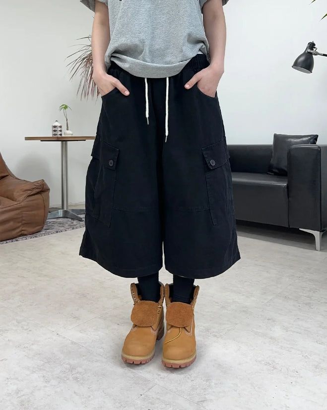 SATIIIZ（サティーズ）の「ルーデン ボタン カーゴ バミューダパンツ（パンツ）」