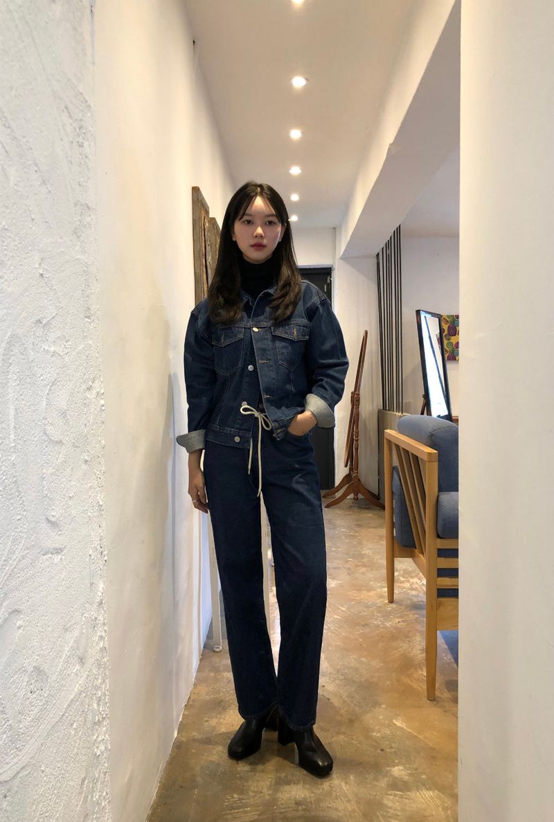JEON SO MIN SEMI-WIDE FIT STRING POINT DARK DENIM PANTS [17708]