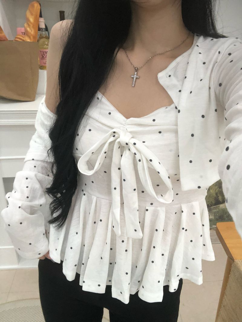 onthenextpage（オンザネクストページ）の「Dot Ribbon Top & Cardigan（Tops）」