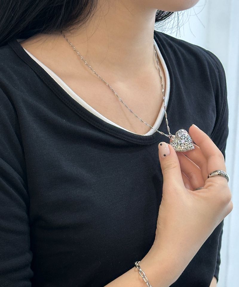 og heart necklace