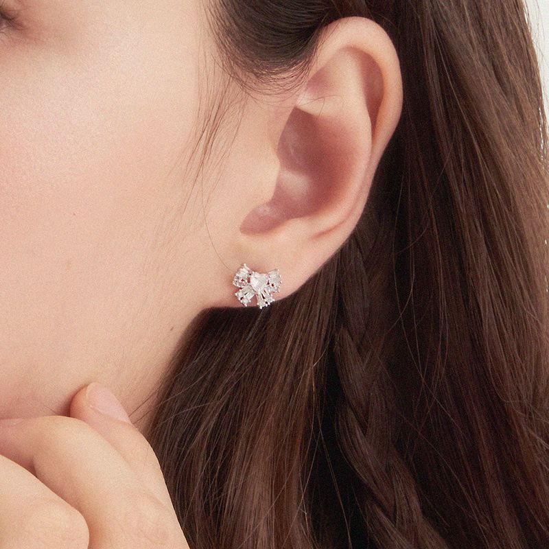 noonoofingers(ヌヌフィンガース)の「CRYSTAL RIBBON EARRINGS(Accessories)」