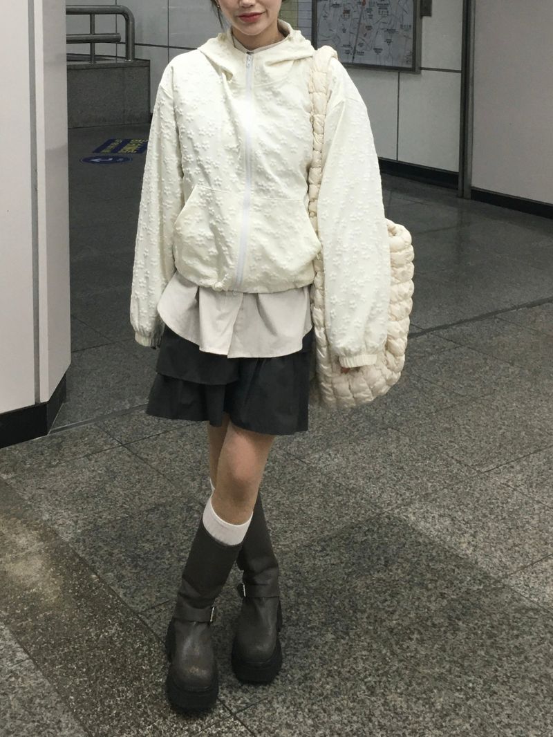 Mini Zan Flower Embossed Crop Hoodie (6c)