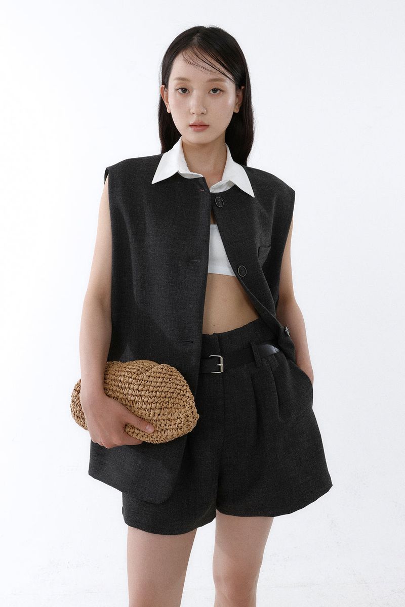 Loventina（ラヴェンティナ）の「FRONT BELT SHORTS_CHARCOAL（Pants）」