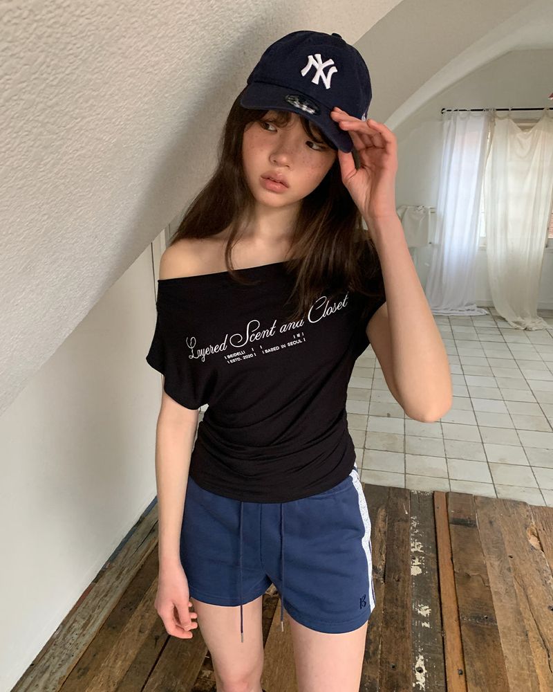 [ORIGINAL] Ellen Off-Shoulder T-shirt