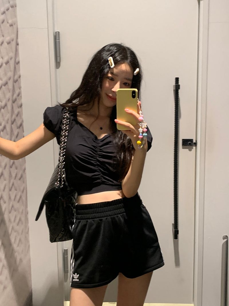 [MADE] MOBE SHIRRING CROP BLOUSE