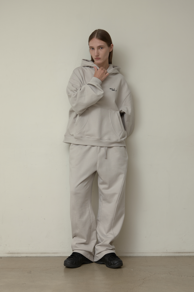 ER(EEERRR)（イーアール）の「EEERRR Basic logo needlework hoodie (Gray)（Tops）」