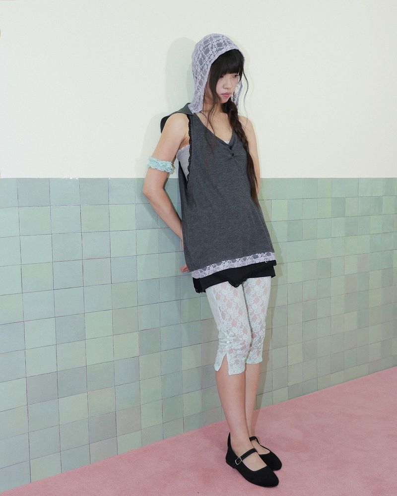 BUTTON LACE CAPRI PANTS / MINT