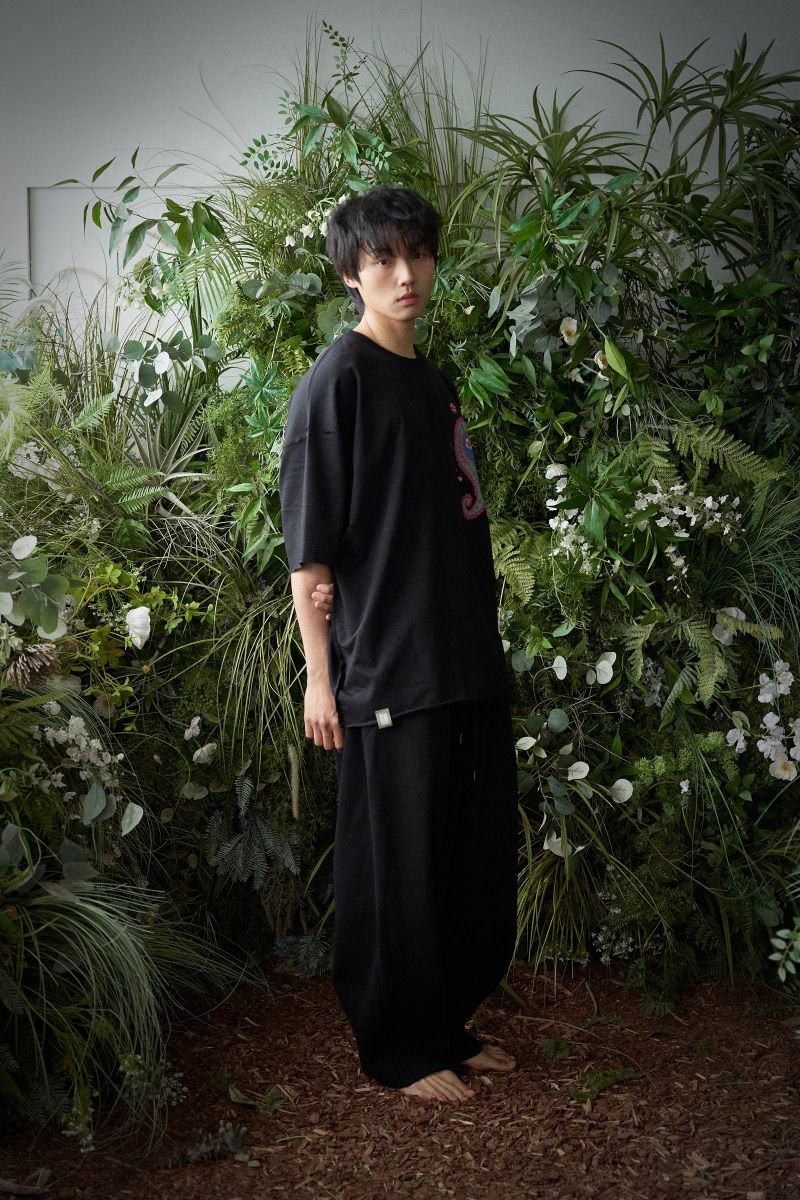 PAISLEY PRT. CUT-OUT 1/2 TEE (Black)