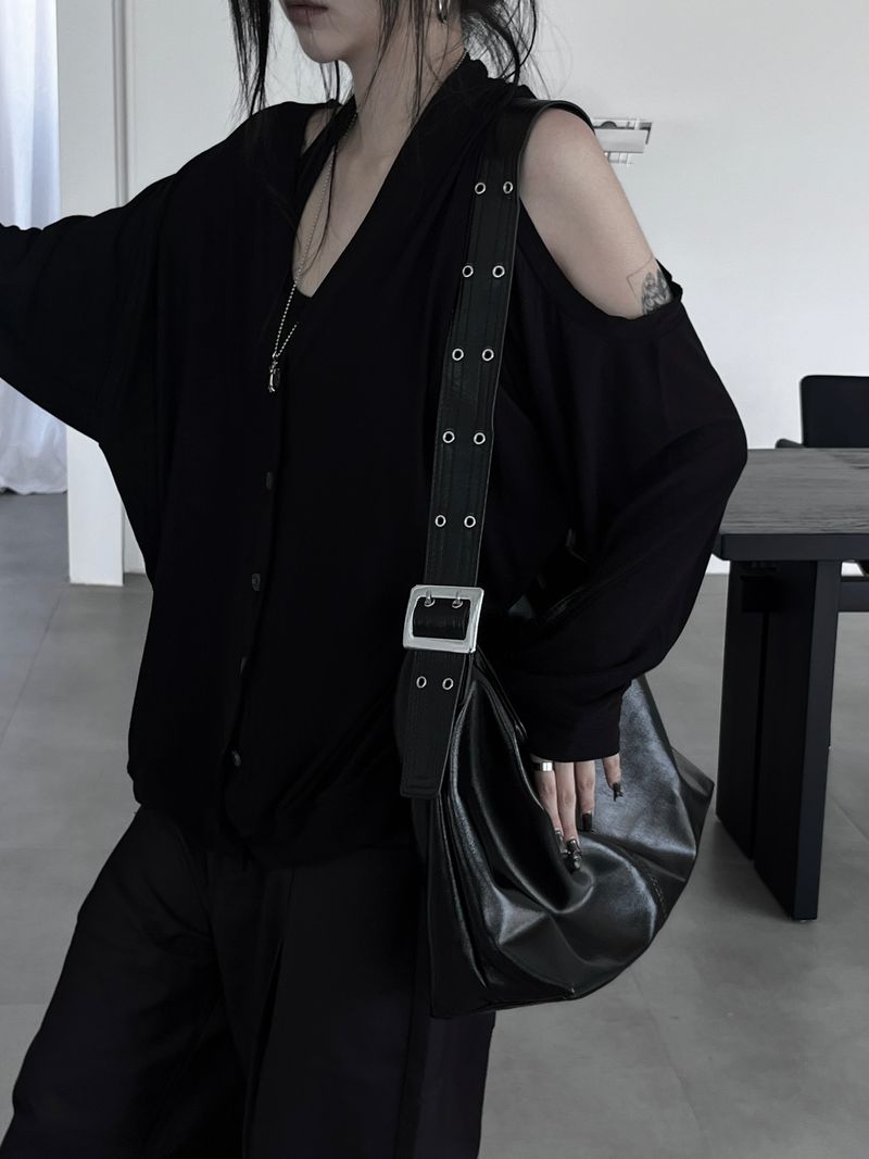 two-eyelet square shoulder bag