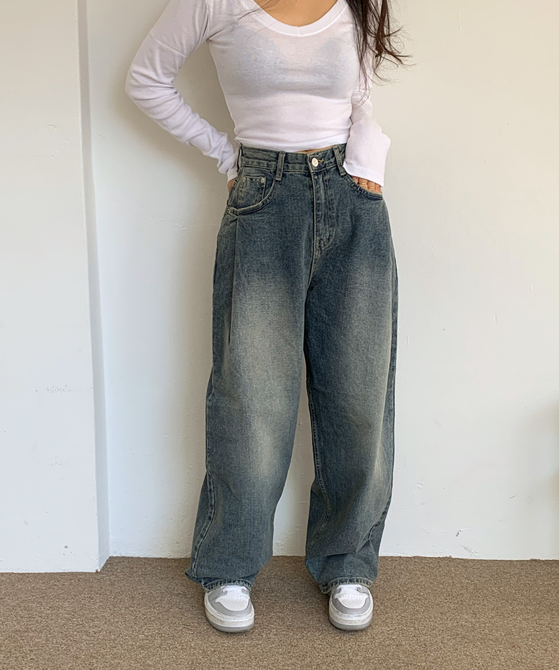 one-pintuck hip pants