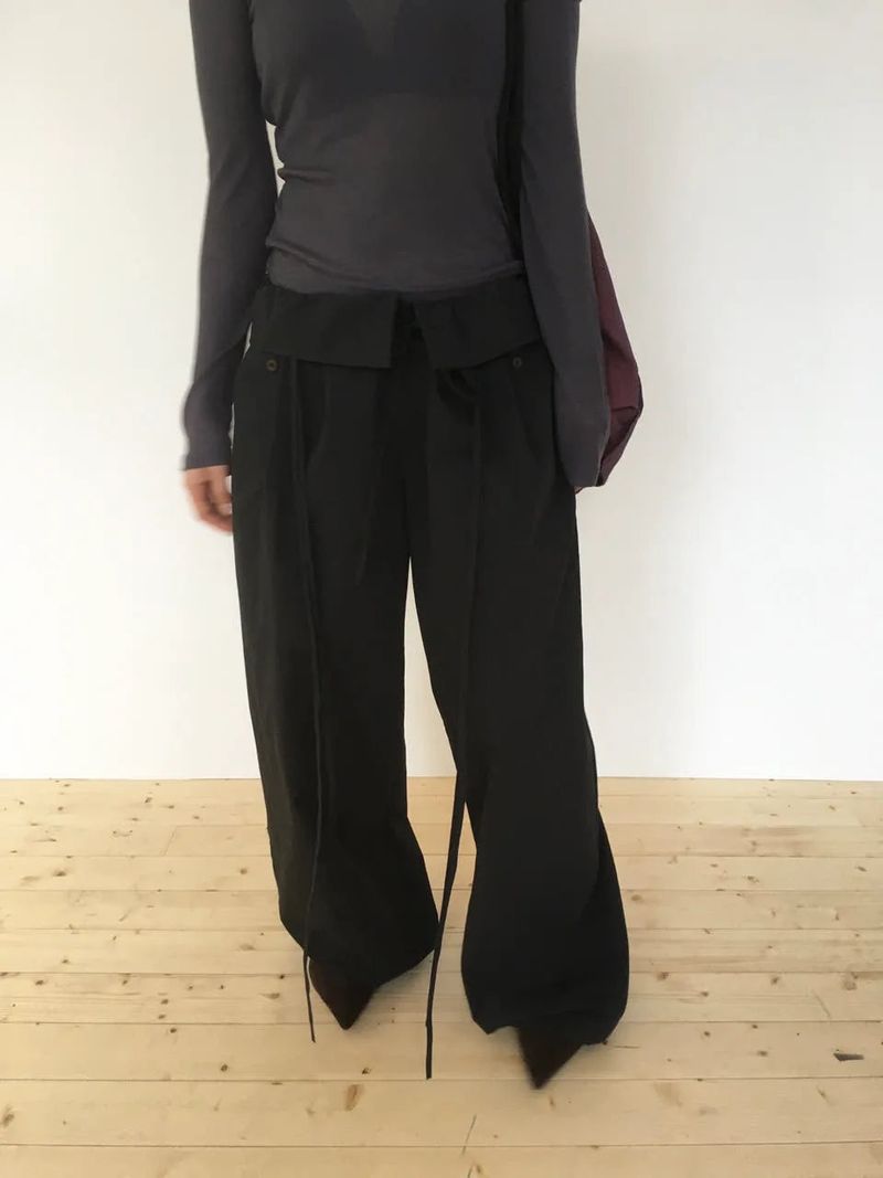 moroi（モロイ）の「ラップカーブドパンツ（パンツ）」