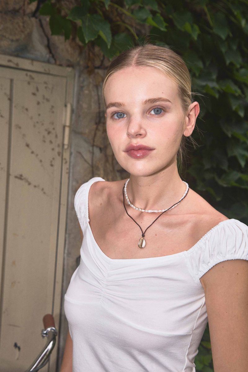 HANDMADE SEASHELL STRING NECKLACE