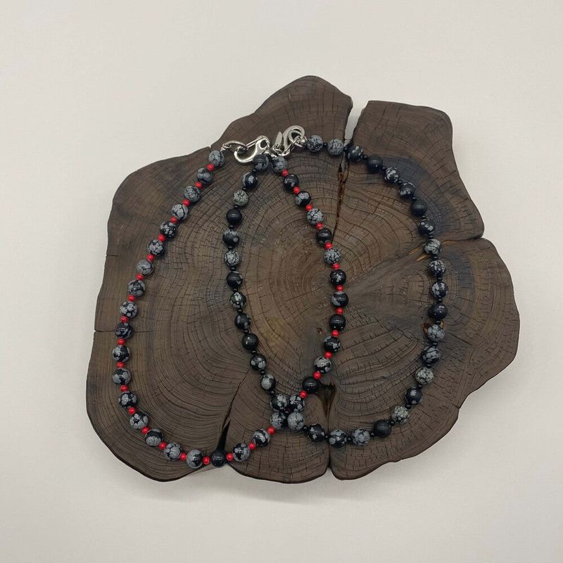 Snowflake necklace (black)