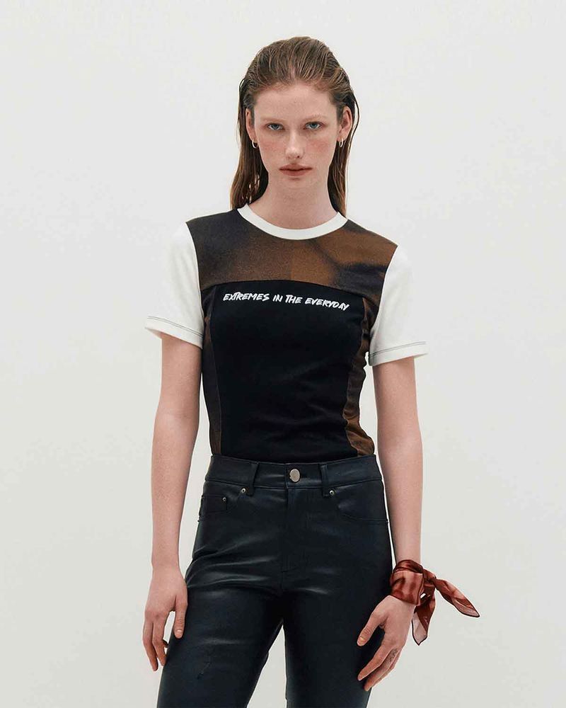KIMZISU（キムジス）の「ブロックグラフィックSS Tシャツ _ ブラウン（トップス）」