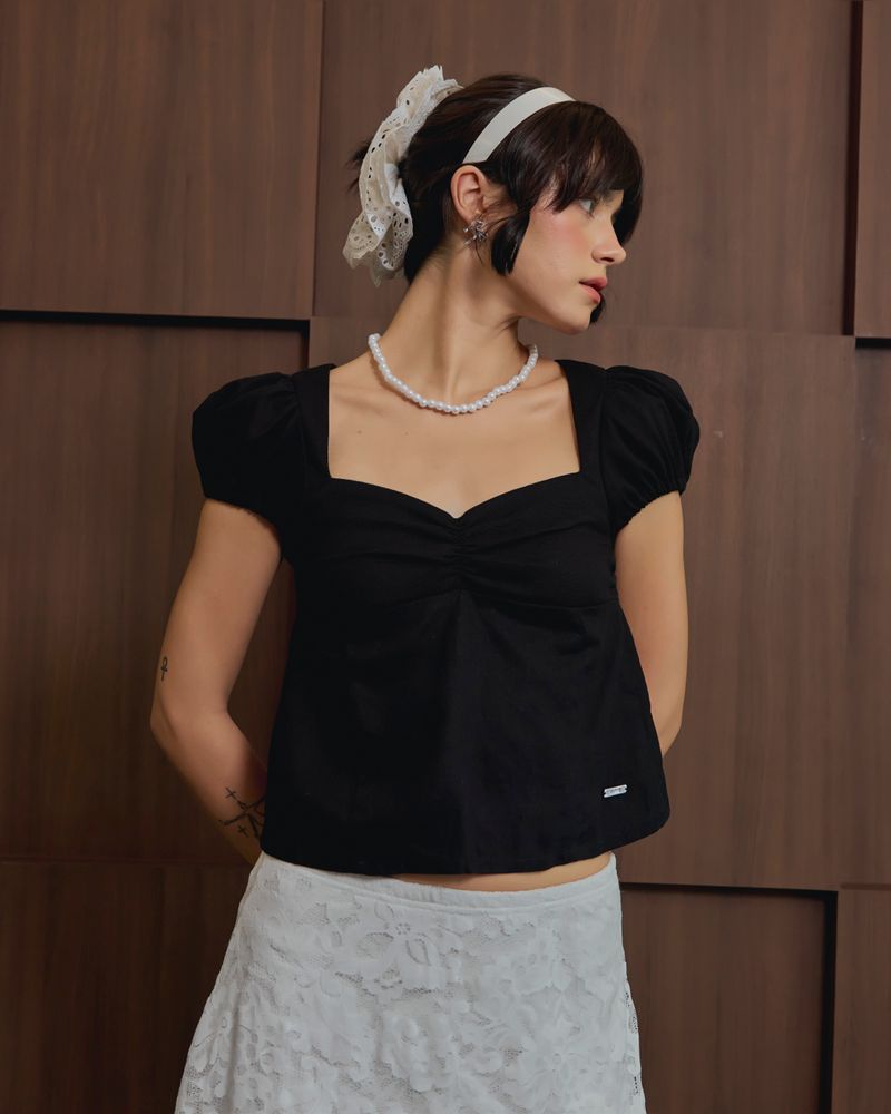 EVIE APPAREL（エヴィーアパレル）の「EVIE アベリーパフスリーブトップ ブラック（トップス）」