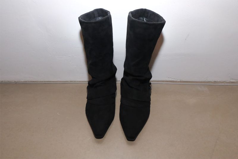 Hug belt boots _Black suede