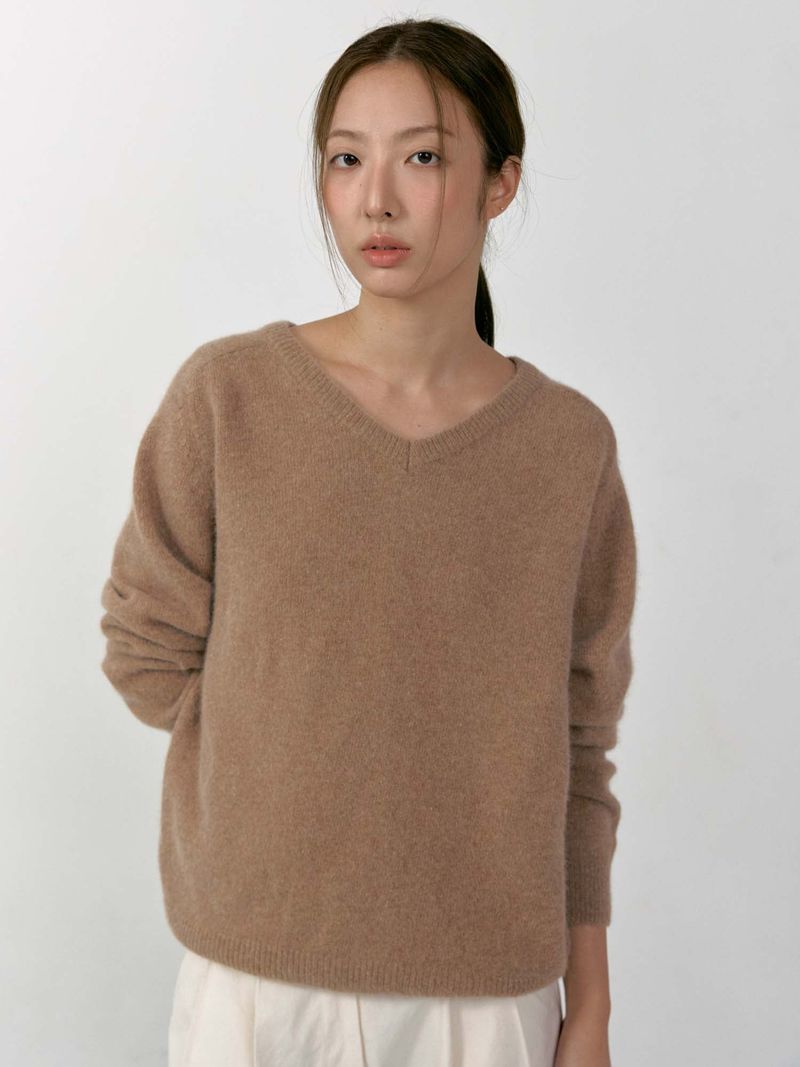Raccoon Blend V-neck Knit (Camel)