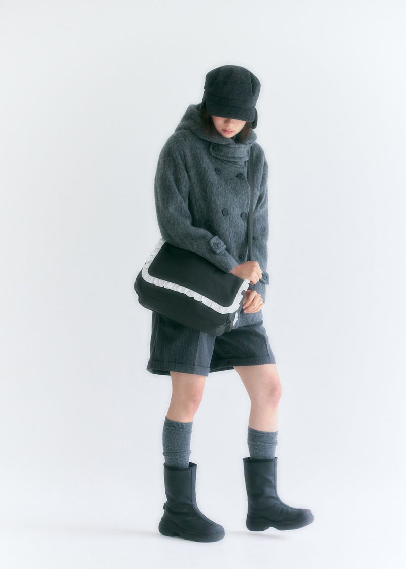 frill messenger bag (charcoal)