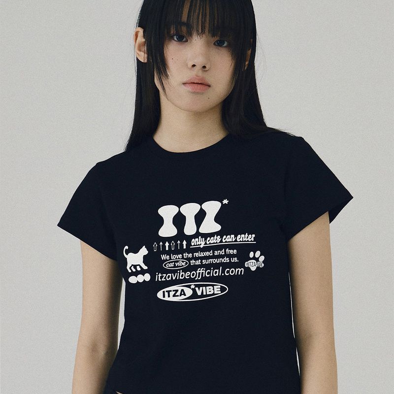 ITZAVIBE（イッザバイブ）の「ITZ OFFICIAL LOGO CROP T SHIRT - BLACK（Tops）」