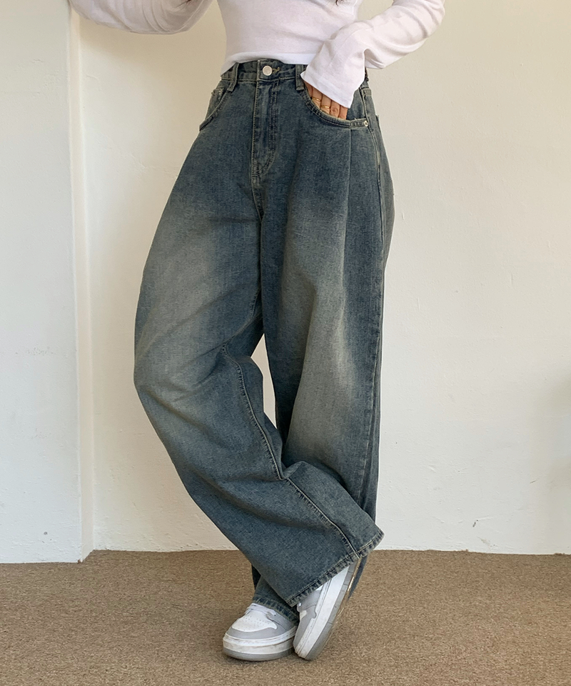 one-pintuck hip pants