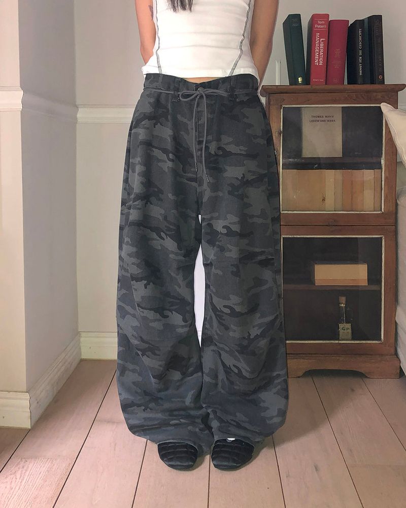 WONDER WONDER（ワンダーワンダー）の「Nuring camo snap button two-way wide long pants（Pants）」