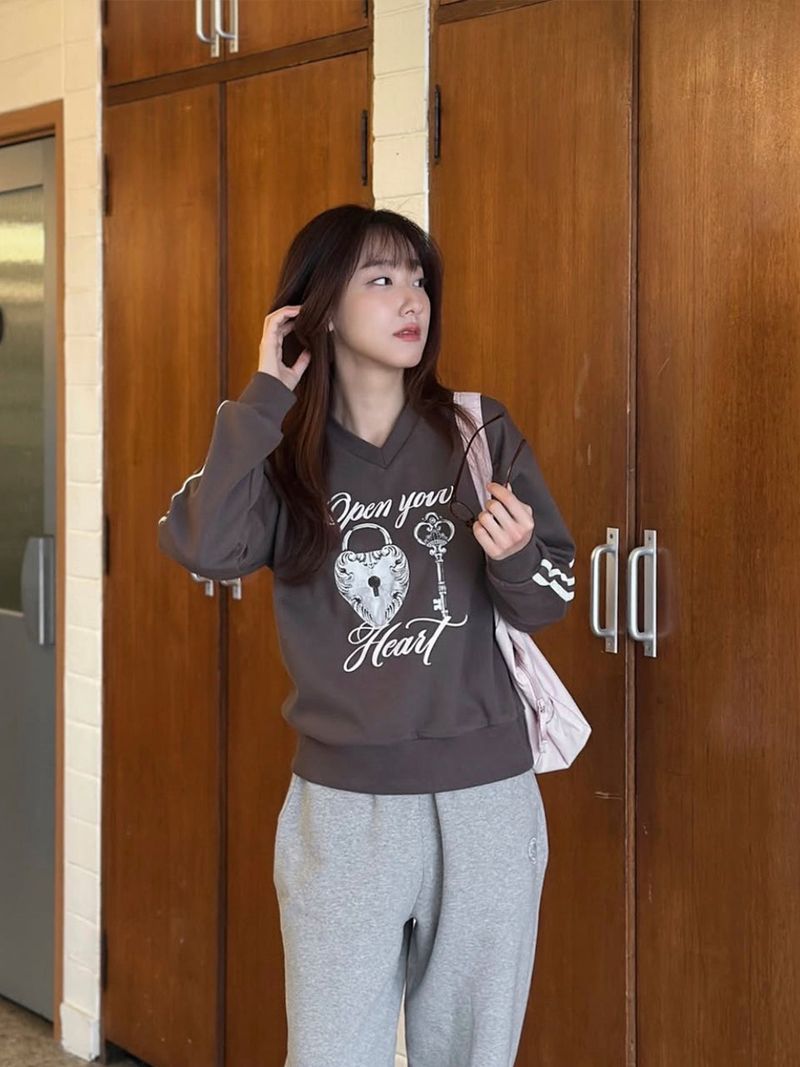 OPEN YOUR HEART V-NECK SWEATSHIRT - BROWN