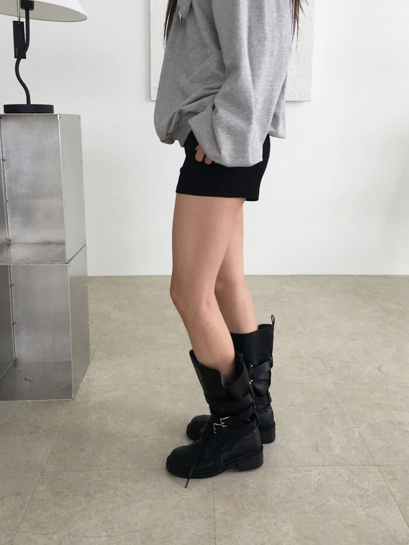 Lace-up half buckle boots