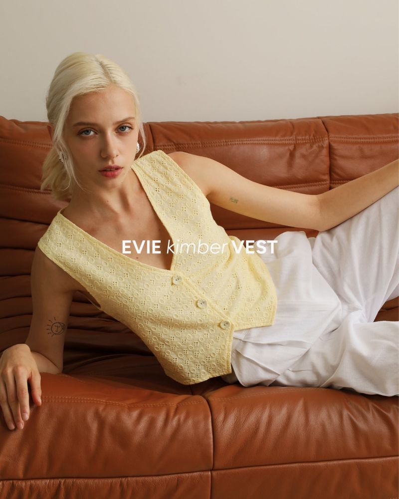 EVIE APPAREL（エヴィーアパレル）の「EVIE kimber VEST YELLOW（Tops）」